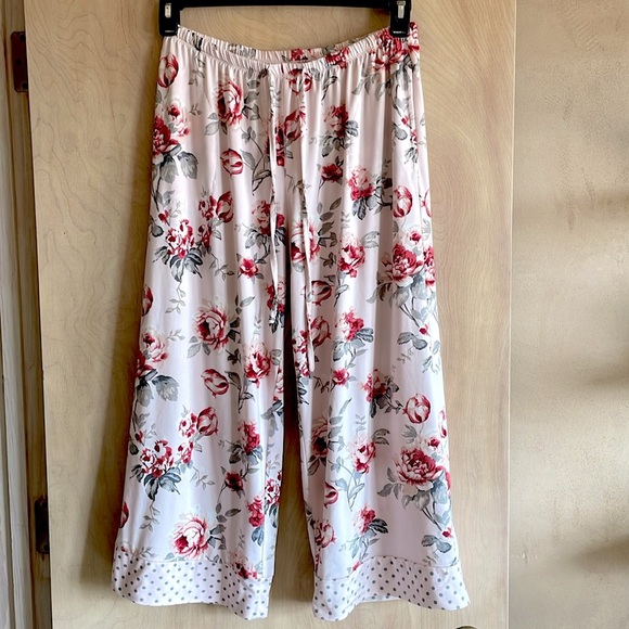 FLORA NIKROOZ Pajama Set Pink Floral 3/4 Sleeve Crop Pant Women’s Sz: M - Picture 6 of 12